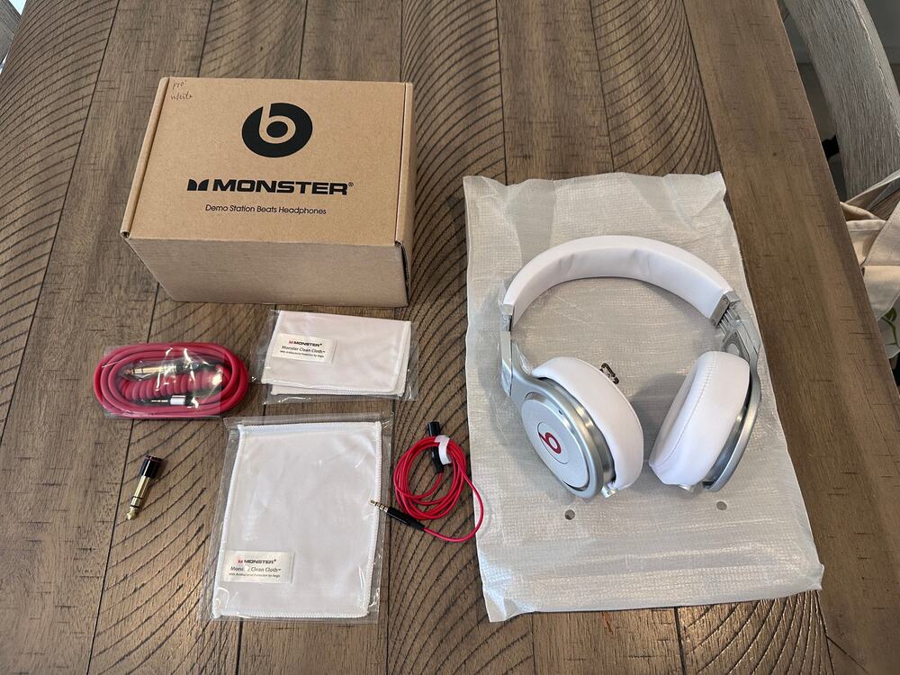 Beats by Dr. Dre Pro Over-Ear Studio Headphones - White / Silver New In Box